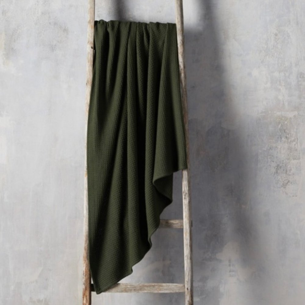 ⭐$40- ARHAUS HOLIDAY KEEPSAKE EVERGREEN WAFFLE WEAVE KNIT THROW | NEW | LAST ONE - Picture 4 of 7